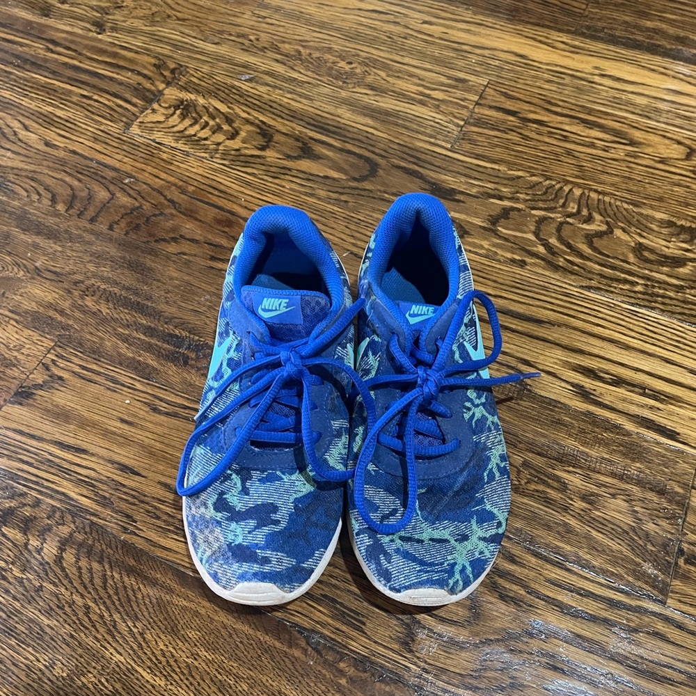 Nike Women’s Sneakers in Blue and Green